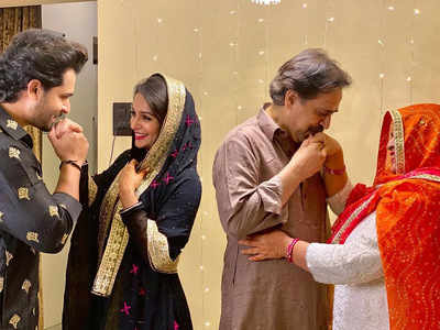Shoaib Ibrahim shares a picture with wife Dipika and parents, the couples strike a 'romantic pose'