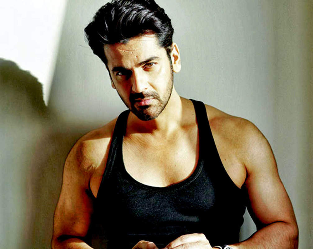 
Fashion actor Arjan Bajwa names five Bollywood films he watched during the lockdown

