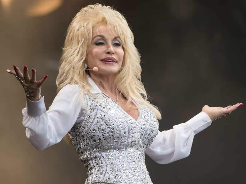 Dolly Parton Sings New Quarantine Inspired Song When Life Is Good 1410