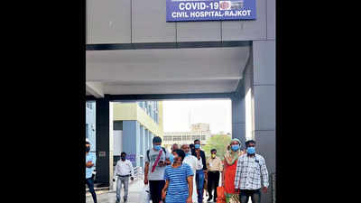 10 doctors resign over transfer of Rajkot medical college professor