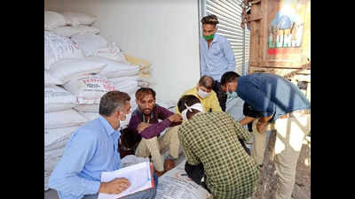 Gujarat: Fertilizer racket busted in Amreli, stock of Rs 3 lakh seized