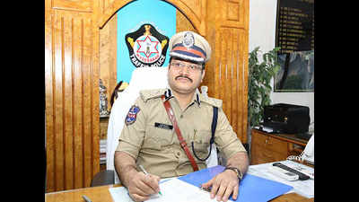 Additional Commissioner of Police Traffic Anil Kumar boosts morale of a Covid-19 positive officer