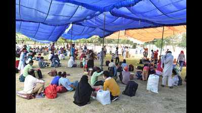 Congress functionary sends 400 stranded persons home from Delhi