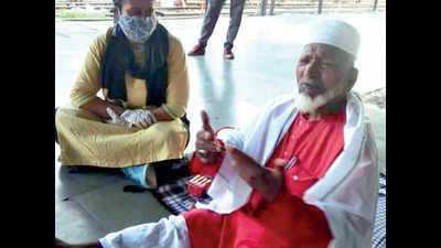 Migrant crisis transforms Lucknow’s ‘Sufi’ porter into corona warrior