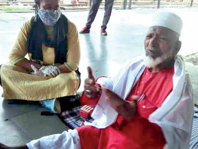 Migrant crisis transforms Lucknow’s ‘Sufi’ porter into corona warrior