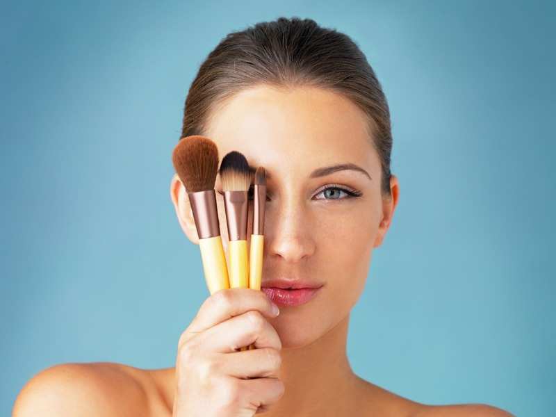 This is how you can sanitize your make-up and brushes!