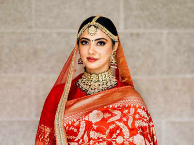 Heritage Bridal.. Stunning red color Sabyasachi bridal lehenga set..  2022-02-09