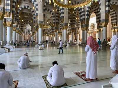 Masks and no ablution: Saudis flock to reopened mosques