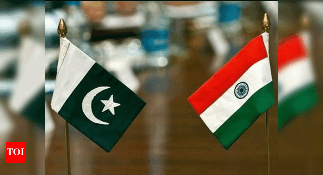 India expels two Pak envoys for espionage