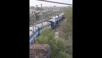 2 wagons of goods train derail near Wardha station