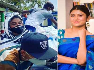 ‘Kora Pakhi’ actress Parno Mittra actively participates in relief work