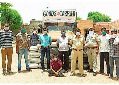 The accused with the seized doda post in police custody in Barmer