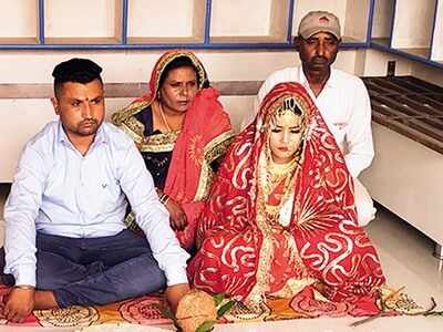Sudesh Kumar and Pooja with the Sajid and Soni at Bhatiyan