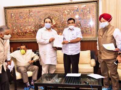 Punjab BJP ex-chief Shwait Malik with Nitin Gadkari