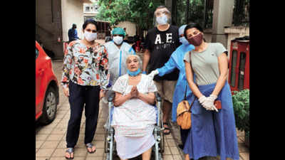 Mumbai: 93-year-old Ghatkopar resident back home after beating Covid-19
