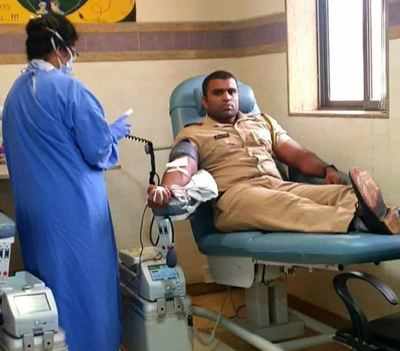 Mumbai cop saves 14-year-old girl's life by donating blood