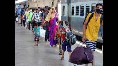 Migrant Workers Mumbai: 32 migrants board train to UP with help of ...