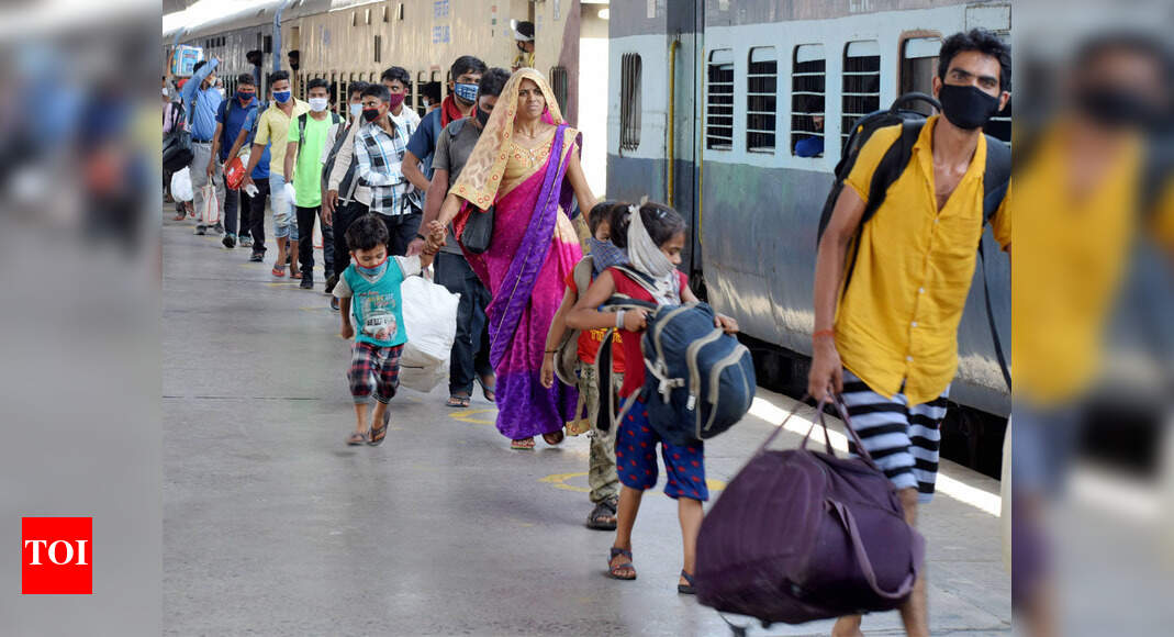 Migrant Workers Mumbai: 32 migrants board train to UP with help of ...