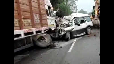 UP: Nine of a family killed in road mishap in Pratapgarh