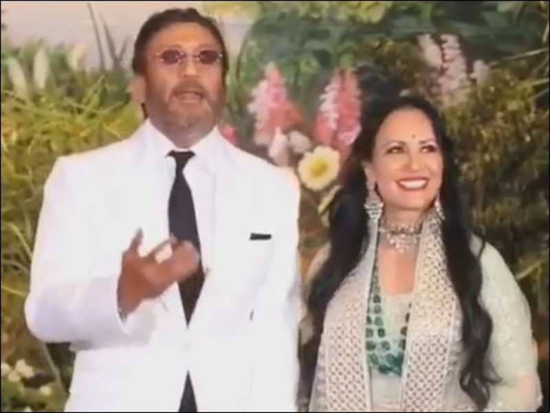 Jackie Shroff wishes Ayesha Shroff on their wedding anniversary with a  hilarious video, says '43 years not out' | Hindi Movie News - Times of India