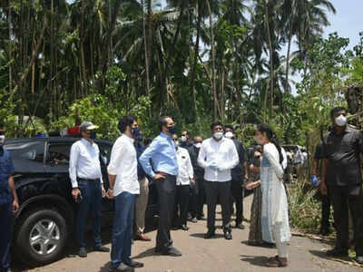 Guardian minister Aditi Tatkare briefs CM Uddhav Thackeray about damage and post-cyclone relief work at Thal in Raigad.