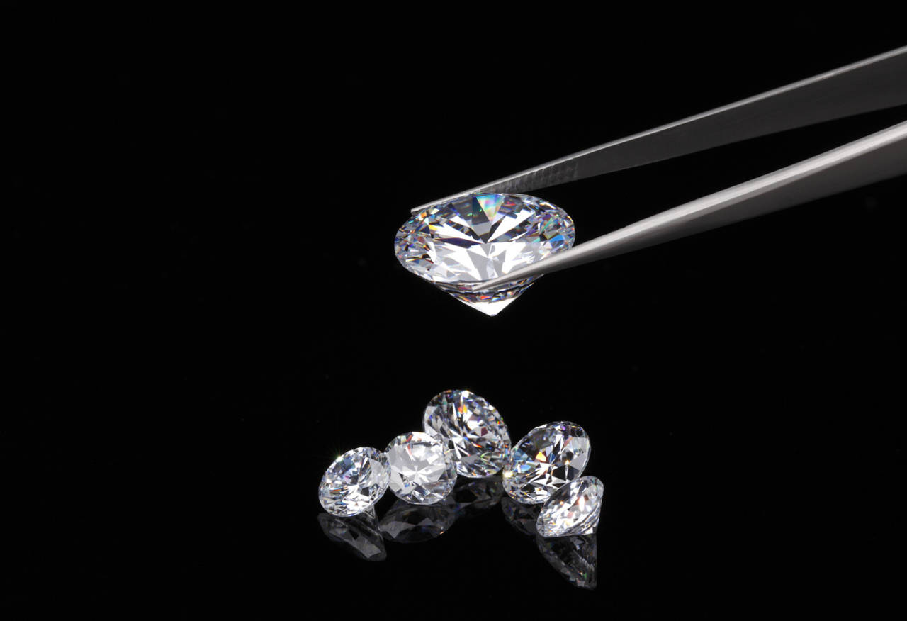 How to tell if a diamond is real vs fake - Don't be fooled! - Times of India
