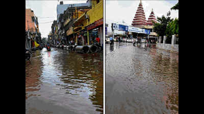 Roads waterlogged as rain drenches Patna