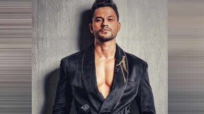 Exclusive: Daughter Inaaya warns Kunal Kemmu of Coronavirus, reveals the Malang actor! Watch full video