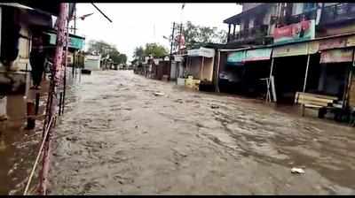 Heavy rains with wind lash several parts of Amreli
