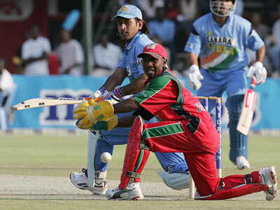 MS Dhoni and Tatenda Taibu. (Getty Images)