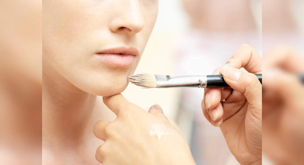 Side Effects Of Applying Makeup On Skin And Hair