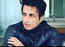 Sonu Sood clarifies on being stopped at the railway station, “I absolutely respect the protocols and have duly followed it”