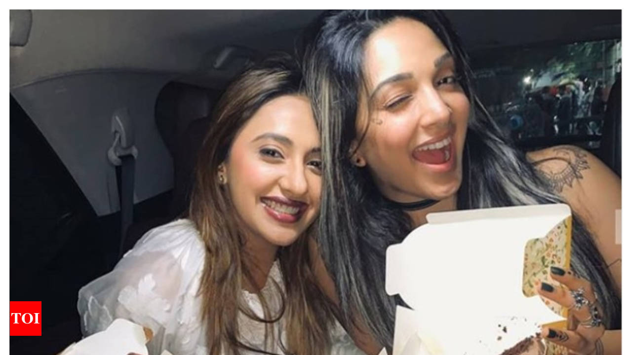 THIS throwback picture of Kiara Advani gorging on pastries with her BFF is  sure to make your mouth water | Hindi Movie News - Times of India