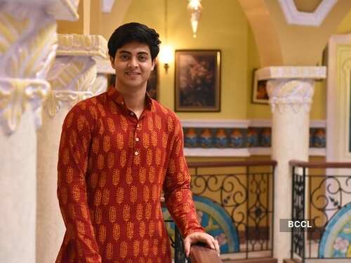 Gourab Roy Chowdhury To Sonamoni Saha Keeping Hopes And Hand Sanitizer Side By Side Actors Gear Up To Resume Shoot The Times Of India