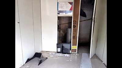 Thane: Gang of 10 flees with ATM containing Rs 18 lakh after failing to break it