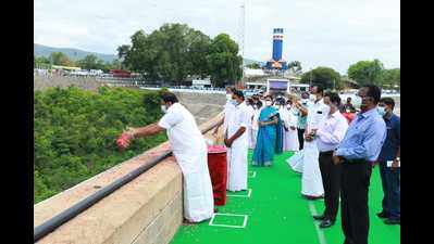 Tamil Nadu CM releases water from Mettur dam