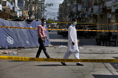 One killed, 12 injured in bomb blast in market in Pakistan