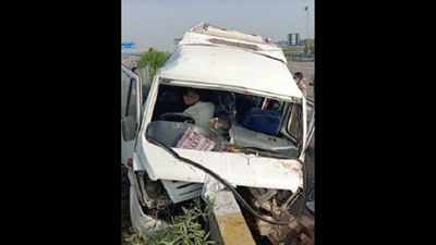 UP: 26 migrants injured as bus climbs up road divider on Agra-Lucknow Expressway in Kannauj