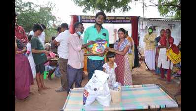Tirunelveli man sells masks to help group of puppetry artists