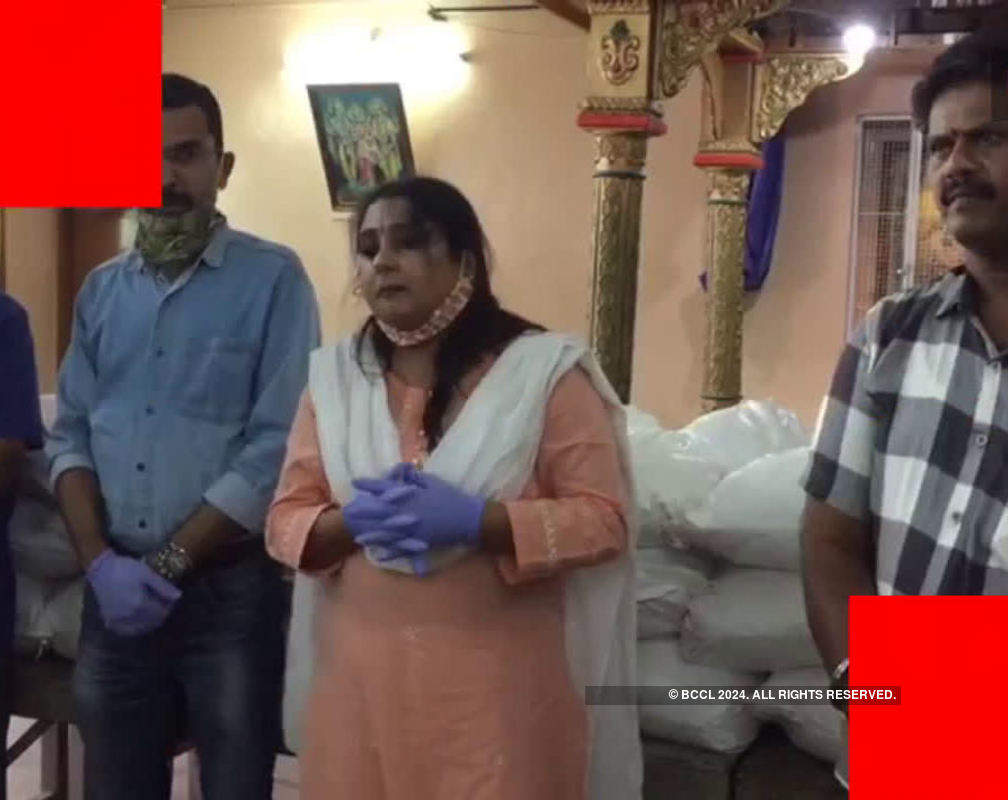 
Malavika Avinash distributes food to daily wage film workers in Mysuru
