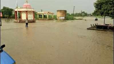Rain, lightning claim seven lives in Amreli, Gir-Somnath