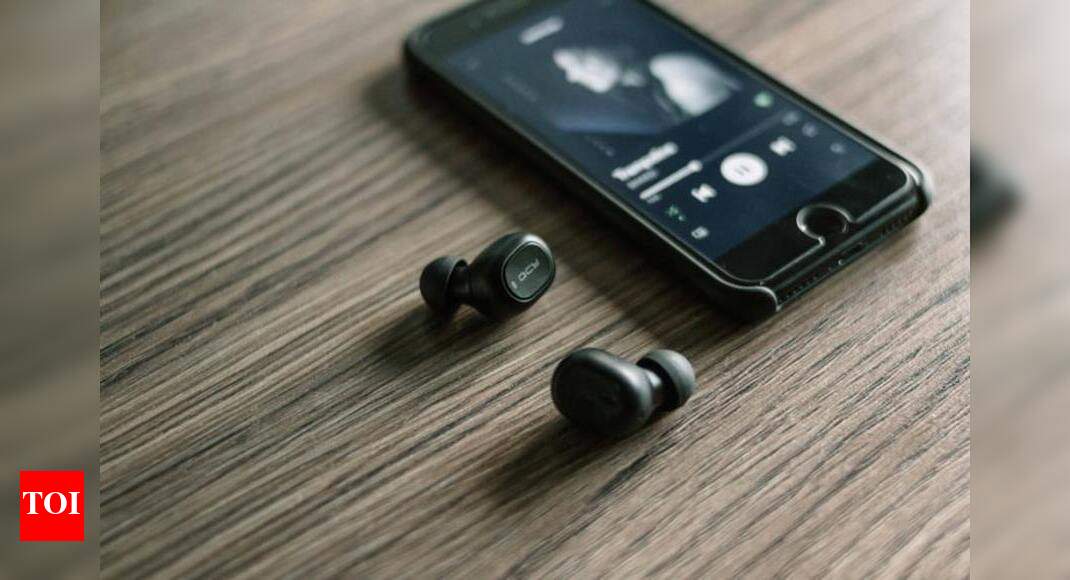 Noise cancelling earbuds to tune out all disturbances Times of India