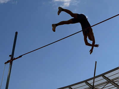 Swiss to feature pole vault contests in shopping center