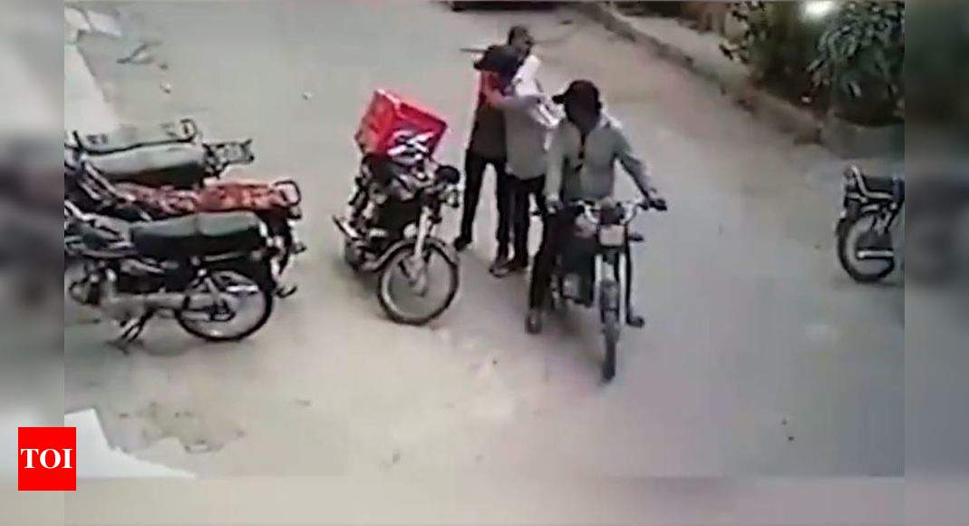 Watch: Robbers in Karachi console food delivery man, return his ...