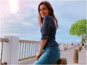 Satyameva Jayate Famed Aisha Sharma S Workout Sessions Will Make You Want To Up Your Fitness Game Entertainment Times Of India Videos