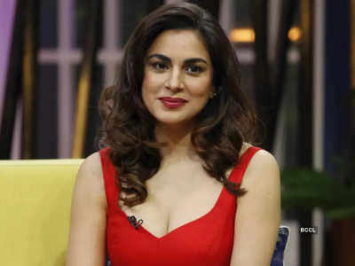 Female user curses Kundali Bhagya's Shraddha Arya to 'die'; actress asks Instagram to suspend accounts of those who 'bully' others