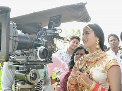 Yamini Singh’s candid photo from the set proves that she is missing her shooting days