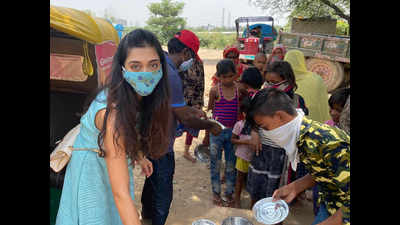 Miss India United Continents 2018 Gayatri Bhardwaj marks her birthday by distributing food, masks in Gurgaon