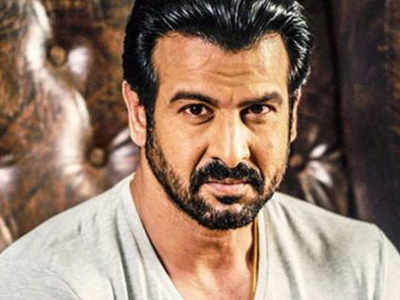 Ronit Roy appeals to Maharashtra govt for a lenient stand on school fees
