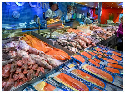 Coronavirus traces found in seafood in Beijing food market